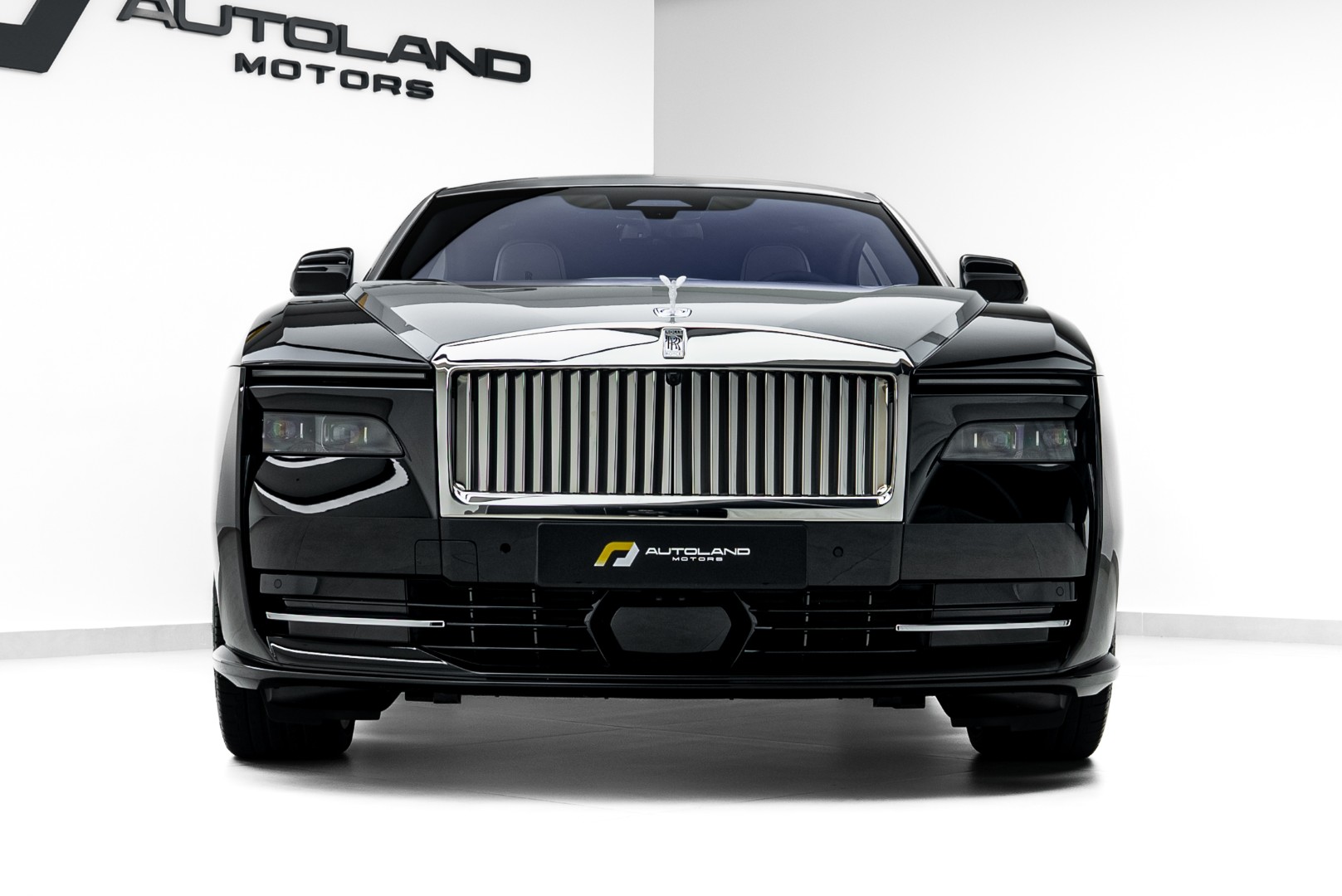 2025 ROLLS ROYCE SPECTRE. BESPOKE SOUND SYSTEM. IMMERSIVE SEATS. MAIN DEALER WARRANTY AND SERVICE.